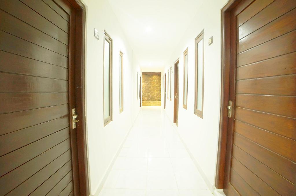 Easton Kuta Homestay Екстер'єр фото