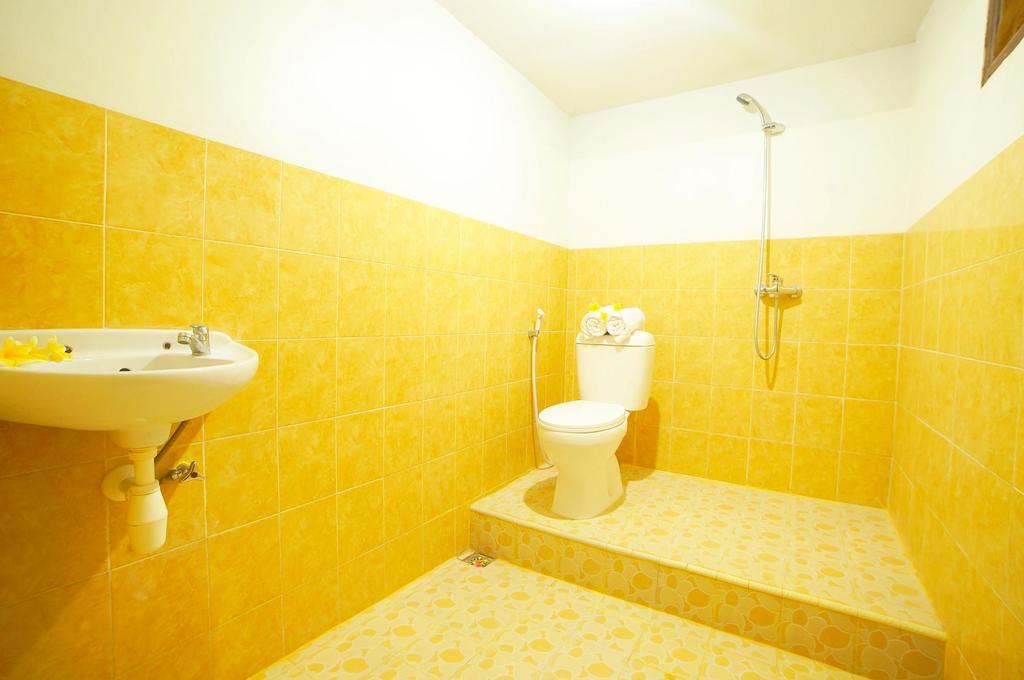 Easton Kuta Homestay Екстер'єр фото
