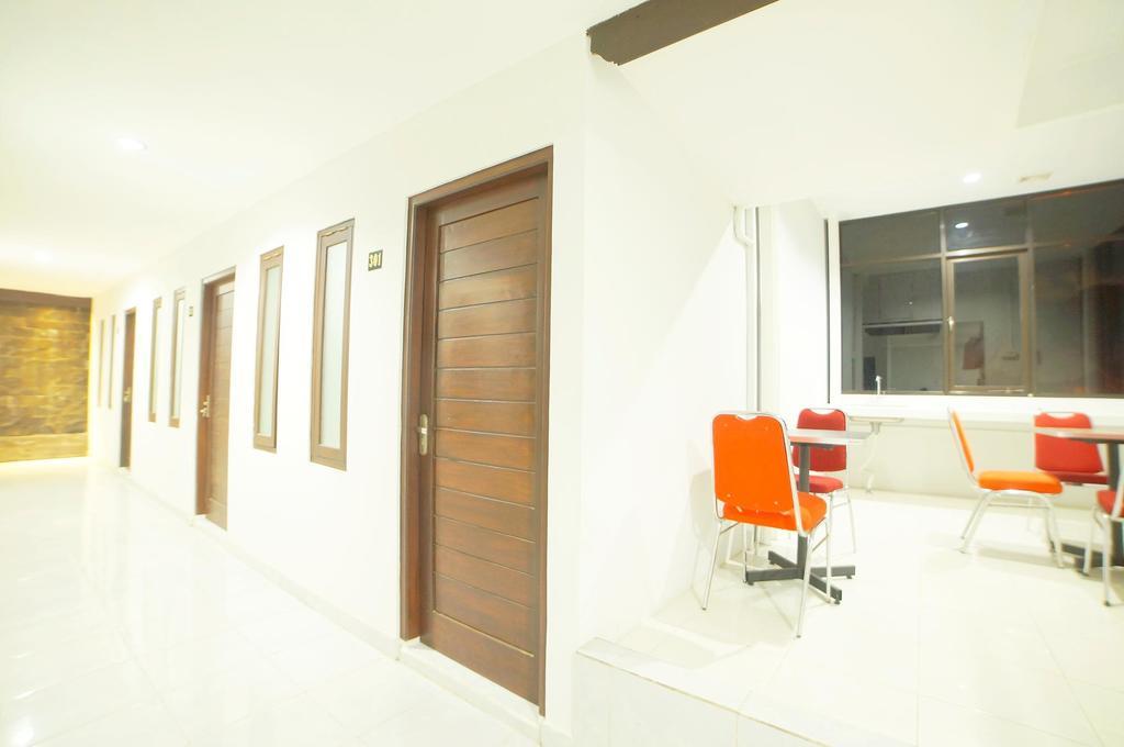 Easton Kuta Homestay Екстер'єр фото