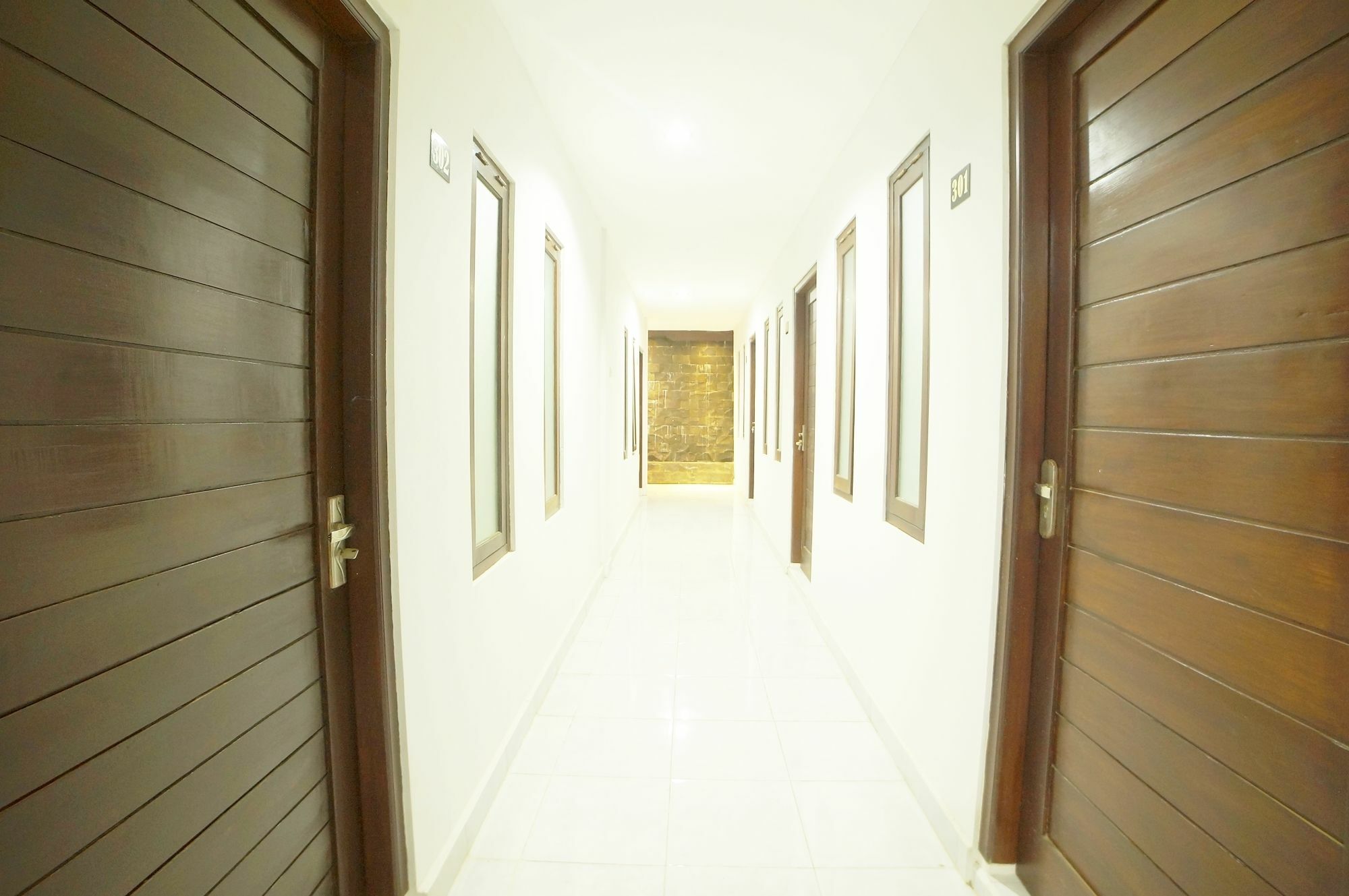 Easton Kuta Homestay Екстер'єр фото