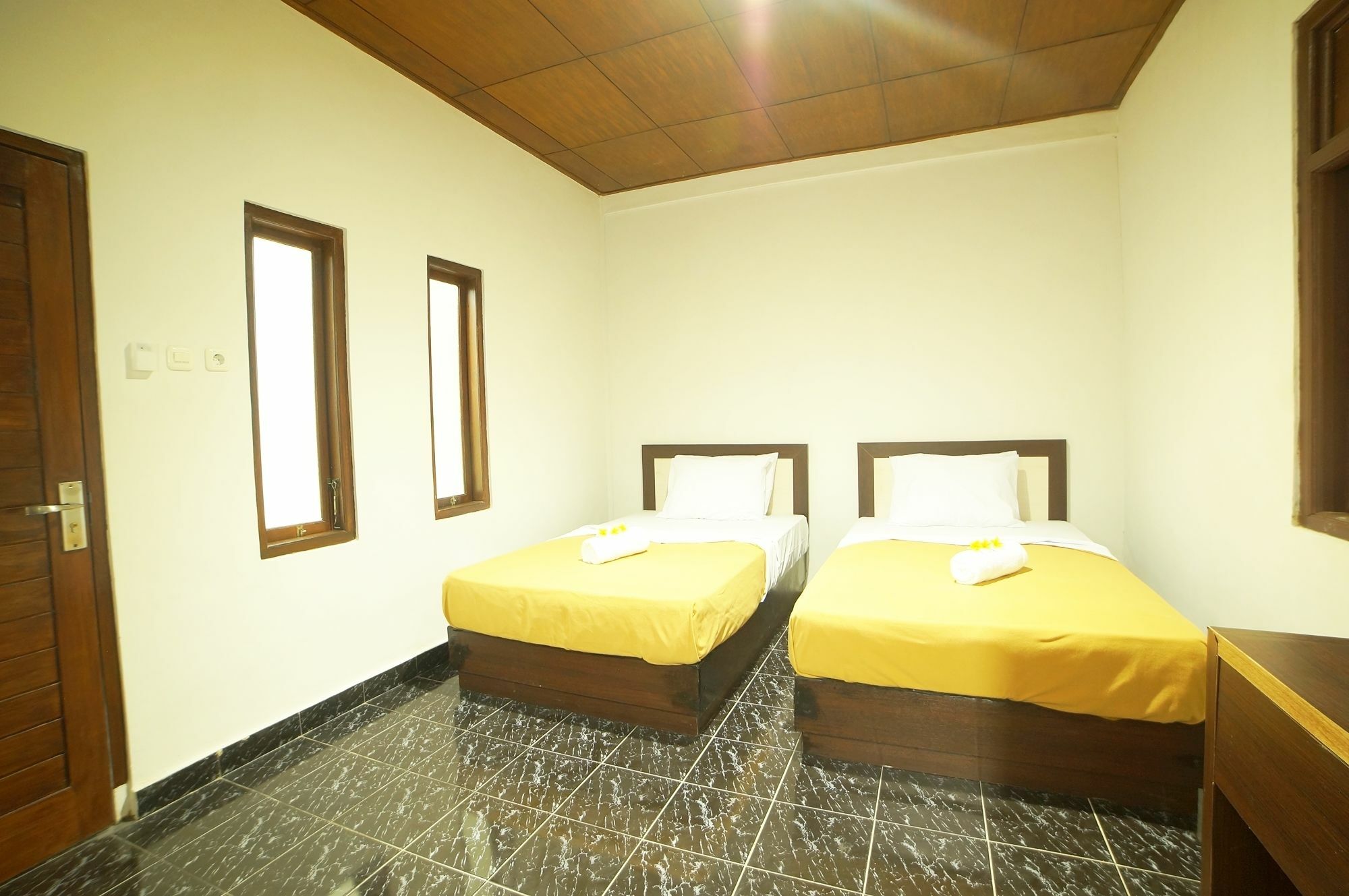 Easton Kuta Homestay Екстер'єр фото