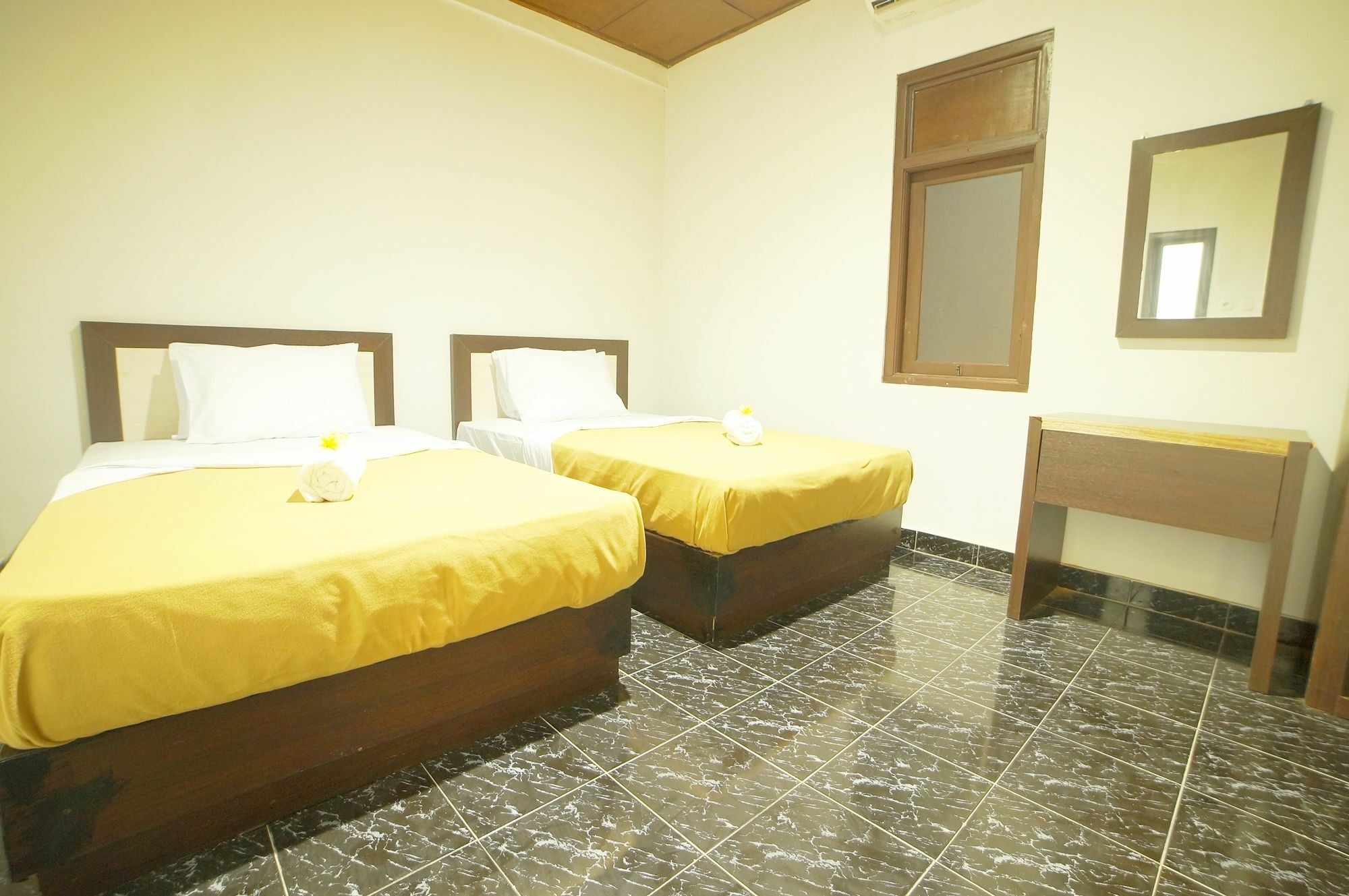 Easton Kuta Homestay Екстер'єр фото